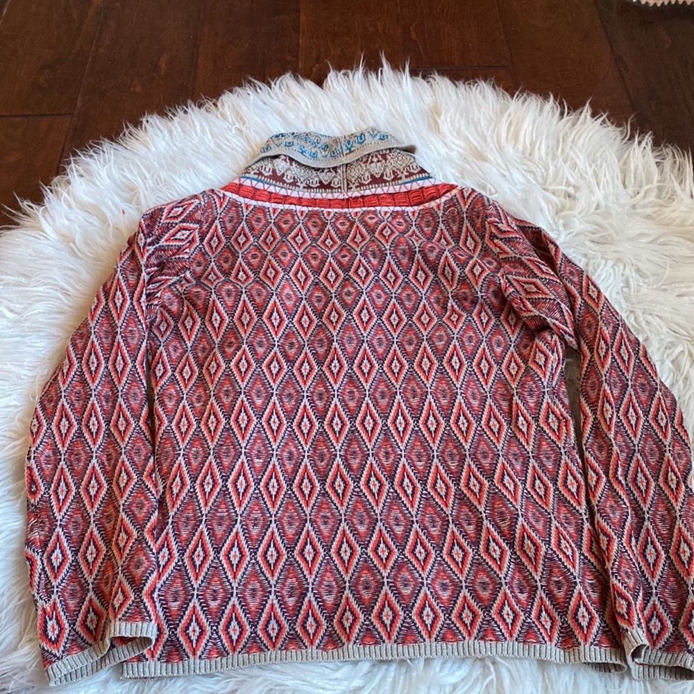 Women's Multicolor Patterned Sweater - Picture 10 of 11